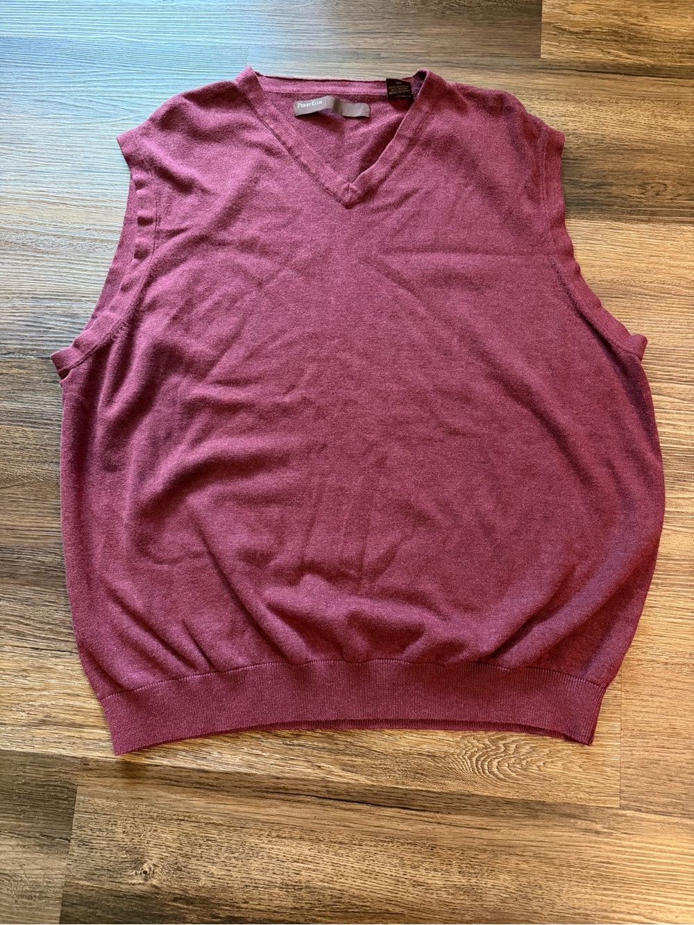 Perry Ellis Men's Burgundy V‑Neck Sweater Vest